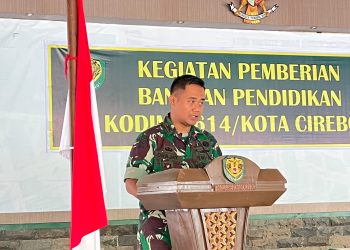 Kodim 0614/Kota Cirebon Berikan Bantuan Pendidikan kepada Siswa SMPN 3 Kota Cirebon