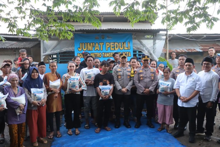 Dekat dengan Warga, Kapolres Metro Tangerang Kota Sentuh Masyarakat Kampung Cacing Lewat Program Jum’at Peduli