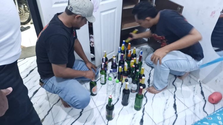 Polresta Cirebon Sita 37 Botol Miras Hasil Razia Pekat dalam Rangka Operasi Antik Lodaya 2025