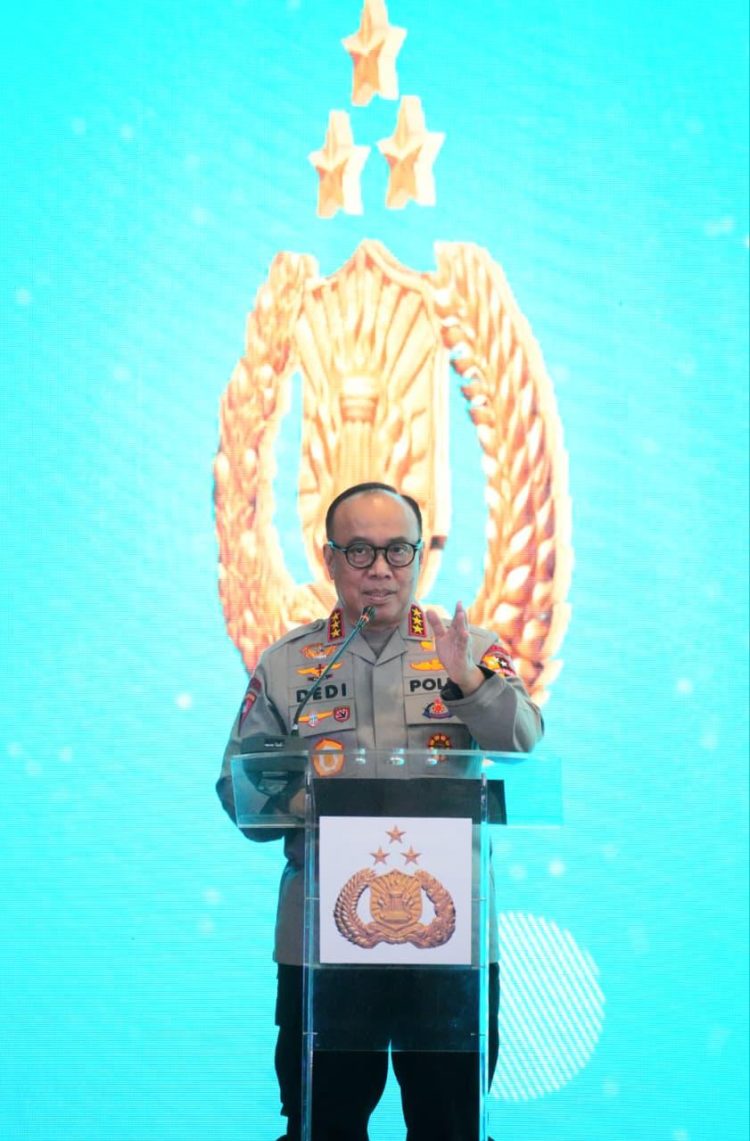 Wakapolri Komjen Dedi Prasetyo Raih Penghargaan Kepemimpinan Publik dari Fakultas Hukum Universitas Brawijaya