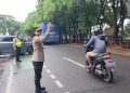 Pelayanan Pagi Restro Tangerang Kota Polisi Lakukan Pengaturan Lalu Lintas di jalan jalan padat lalu lintas