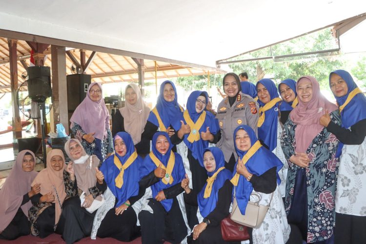 Kapolresta Cirebon Berikan Ceramah Kamtibmas Dalam Pengajian Rutin Bulanan Muslimat NU Se-Kabupaten Cirebon