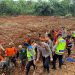 Polri Kerahkan 155 Personel, 4 Anjing Pelacak, dan Perkuat Operasi SAR Longsor Cibeunying 21 Warga Tertimbun