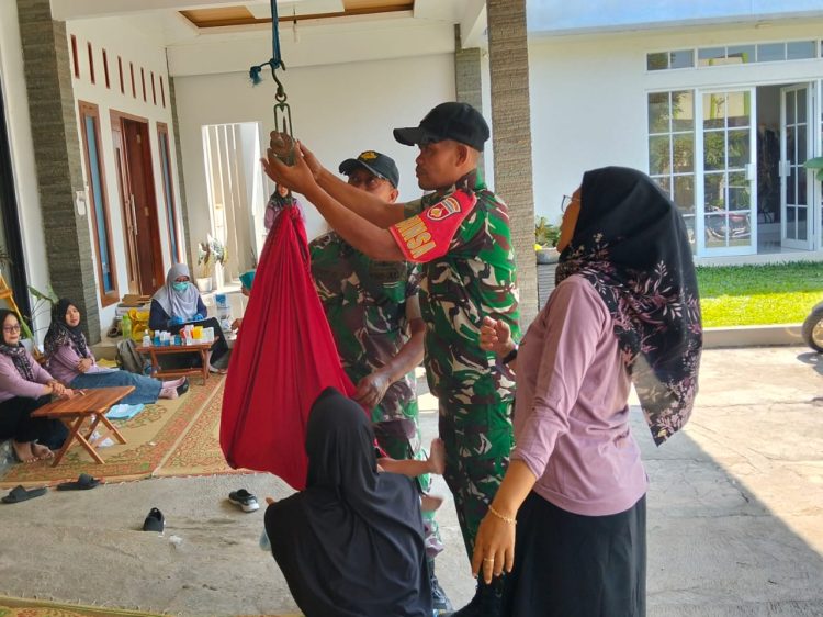 Pastikan Layanan Kesehatan Balita dan Ibu Hamil Berjalan Optimal, Babinsa Koramil Nogosari Dampingi Posyandu