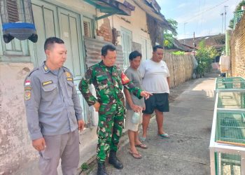 Sambang Warga Cara Ampuh & Jitu, Babinsa Kemlayan Dekat dan Berinteraksi Langsung Dengan Warganya. 