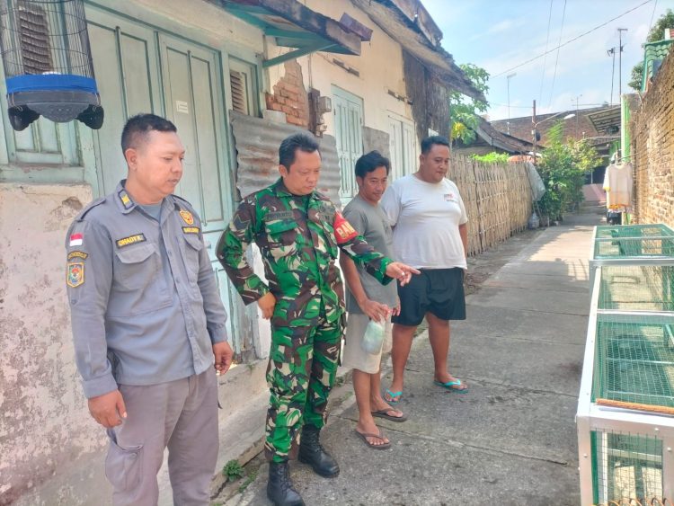 Sambang Warga Cara Ampuh & Jitu, Babinsa Kemlayan Dekat dan Berinteraksi Langsung Dengan Warganya. 