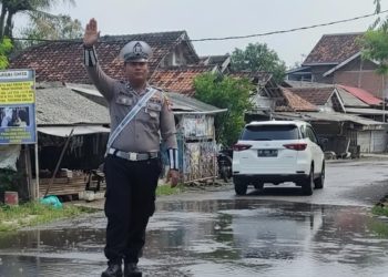 Polsek Kronjo Laksanakan Gatur Lalin Wujudkan Kamseltibcarlantas