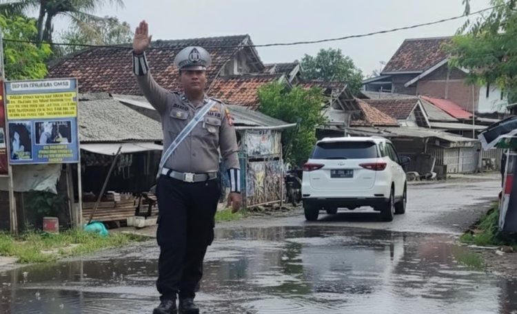 Polsek Kronjo Laksanakan Gatur Lalin Wujudkan Kamseltibcarlantas