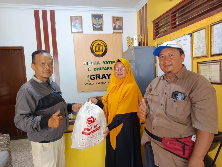Komitmen SMSI Kabupaten Cirebon, Terus Berbagi Jumat Berkah Ke Anak Yatim dan Dhuafa   