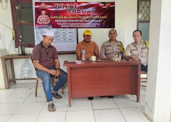 Sambang & Jum’at Curhat Anggota Bhabinkamtibmas Polsek Balaraja Polresta Tangerang di Kantor Desa Perahu 