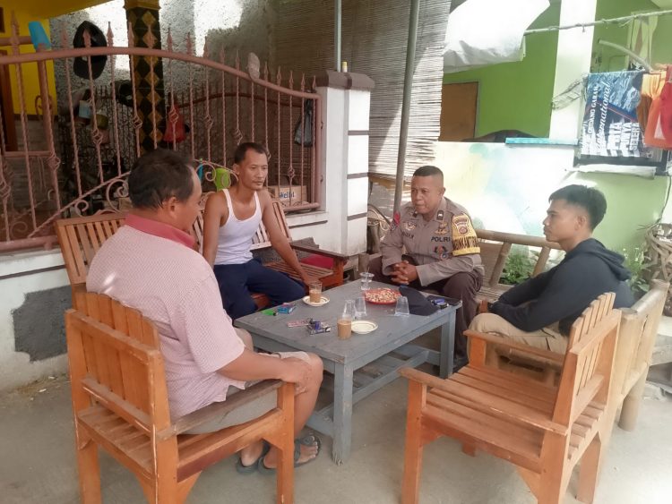 Bhabinkamtibmas Pasar Kemis Lakukan Sambang dan Patroli Dialogis di Pangadegan, Warga Diajak Jaga Kamtibmas