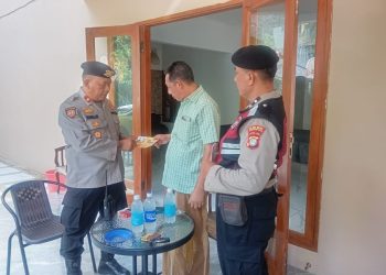 Sambil patroli dialogis Sat Samapta sosialisasikan layanan Call Center 110 