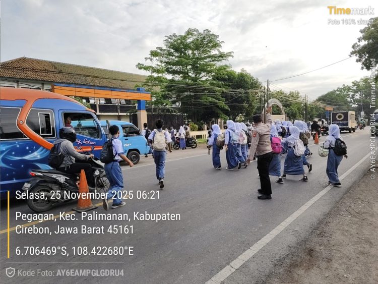 Polresta Cirebon Laksanakan Pengaturan Arus Lalu Lintas Pagi