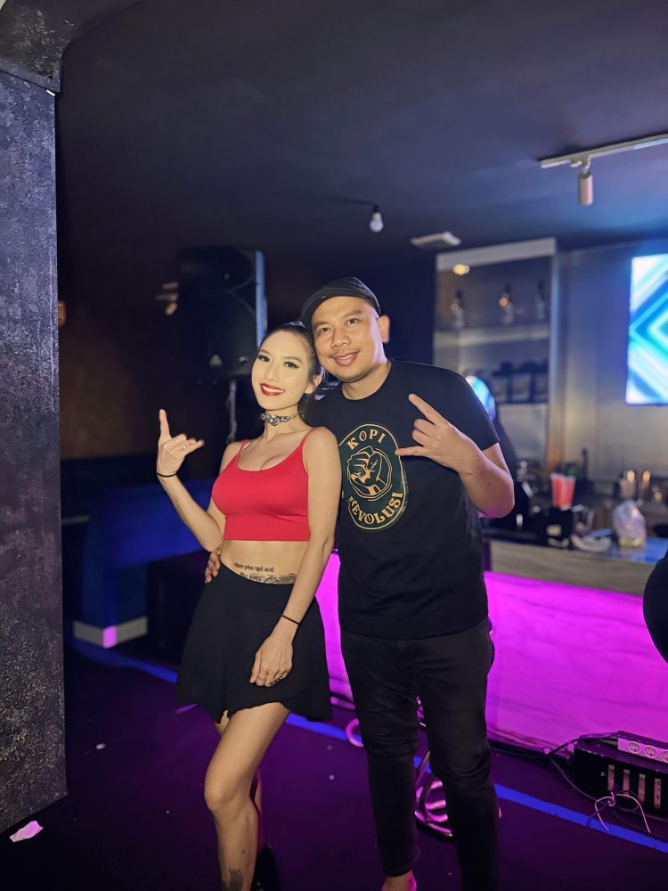 Puput Carolina Hadir di Grand Opening Kopi Revolusi: Dari Kompor ke Kopi — Semangat Kolaborasi dan Persahabatan